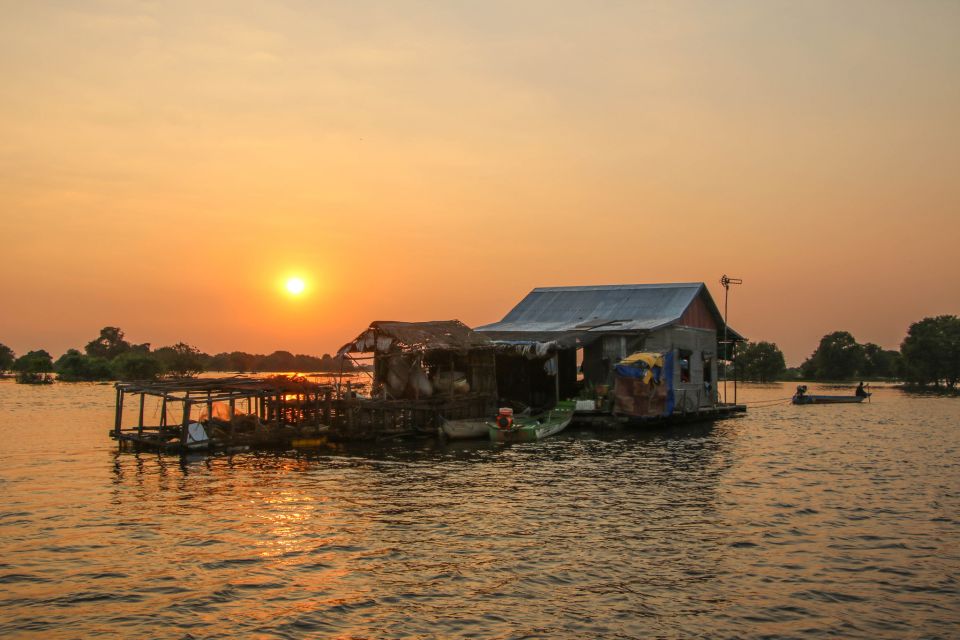 Floating Village and Tonlé Sap Sunset Tour - Experience Description