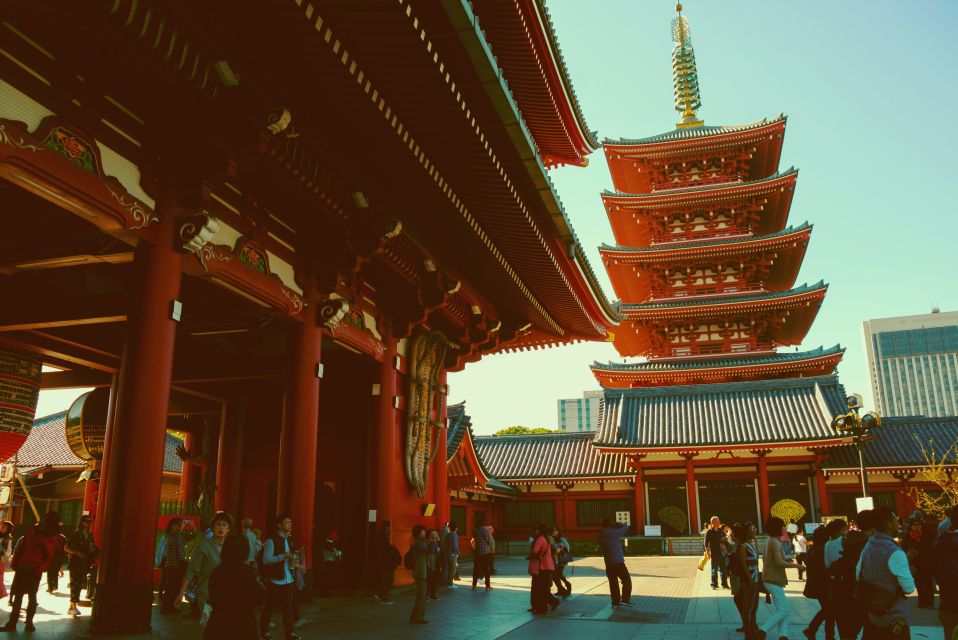 From Asakusa: Old Tokyo, Temples, Gardens and Pop Culture - Gardens of Asakusa: Tranquil Retreats