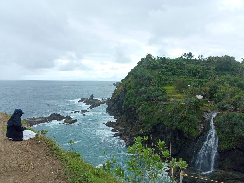 From Yogyakarta: Pengilon Hill Waterfall and Hidden Beaches - Exploration Highlights