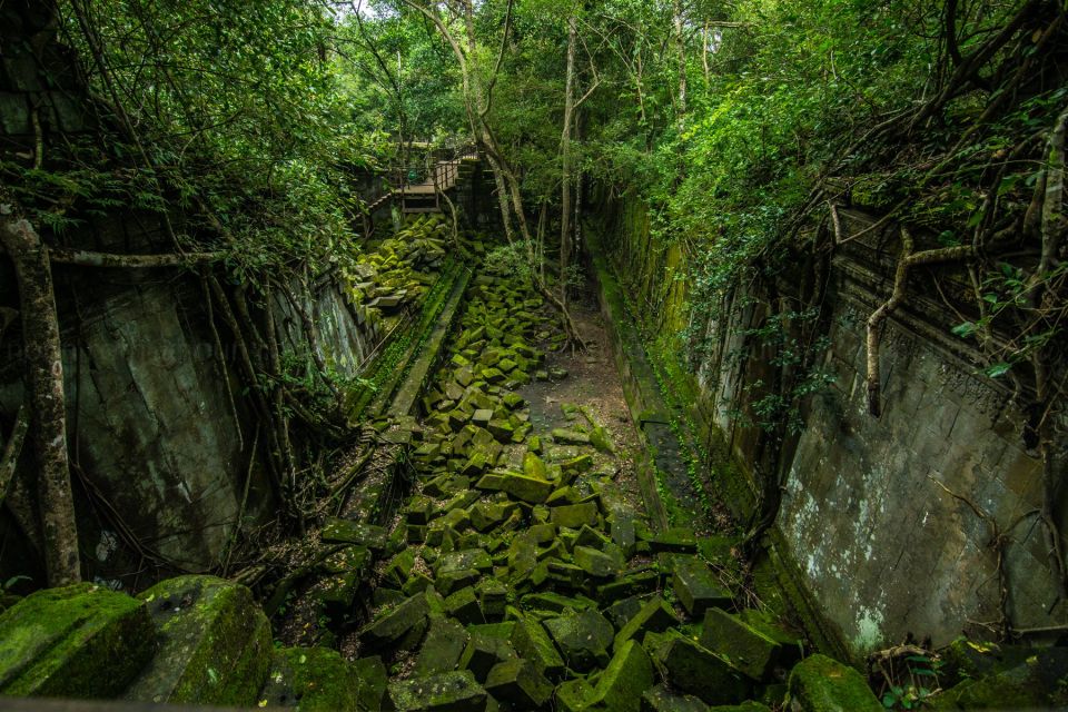 Full-Day Beng Mealea, Kbal Spean & Banteay Srei Private Tour - Tour Itinerary