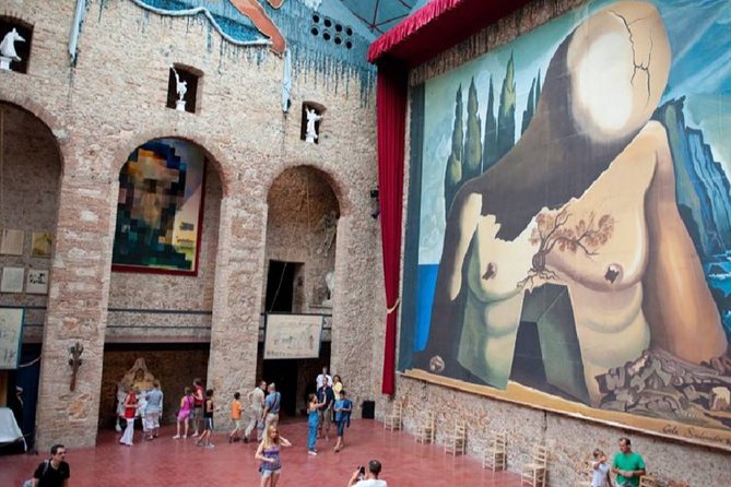 Girona & Dali Museum Small Group Tour With Pick-Up From Barcelona - Detailed Itinerary and Highlights
