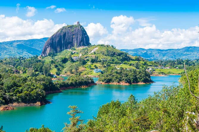 Guatape Tour, Piedra Del Peñol Including a Boat Tour, Breakfast and Lunch - Boat Tour Experience