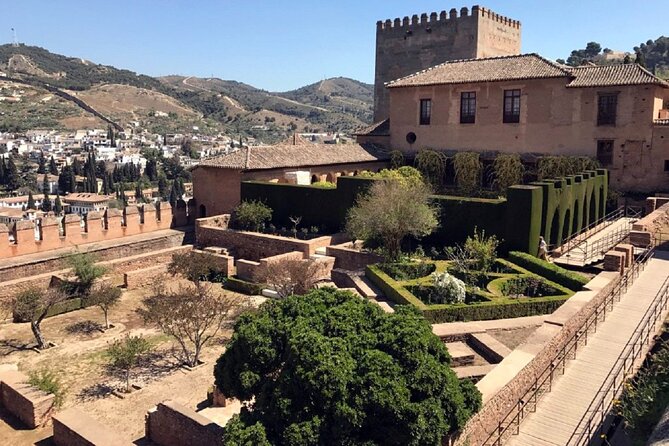 Guided Tour of the Alhambra: Generalife and Its Gardens - Nasrid Palace: Architectural Marvels