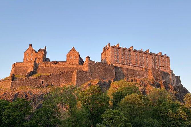 Guided Walking Tour of Edinburgh Old Town - Local Culture and Traditions