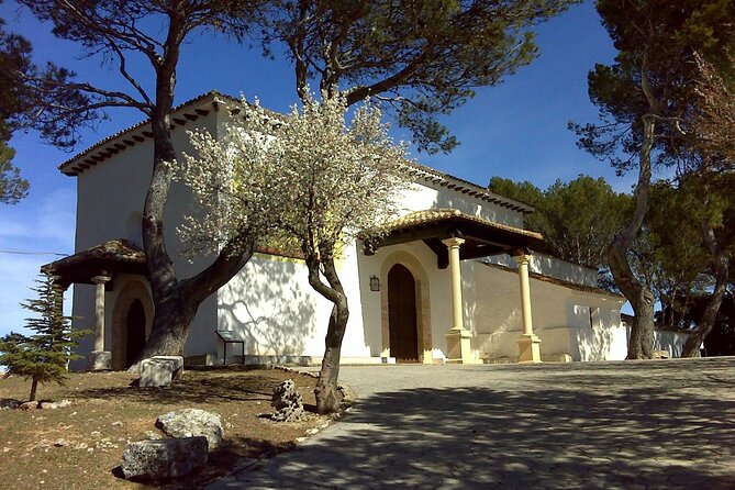 Guided Walking Tour to the Cradle of the Renaissance in Mondéjar - Scenic Walking Routes