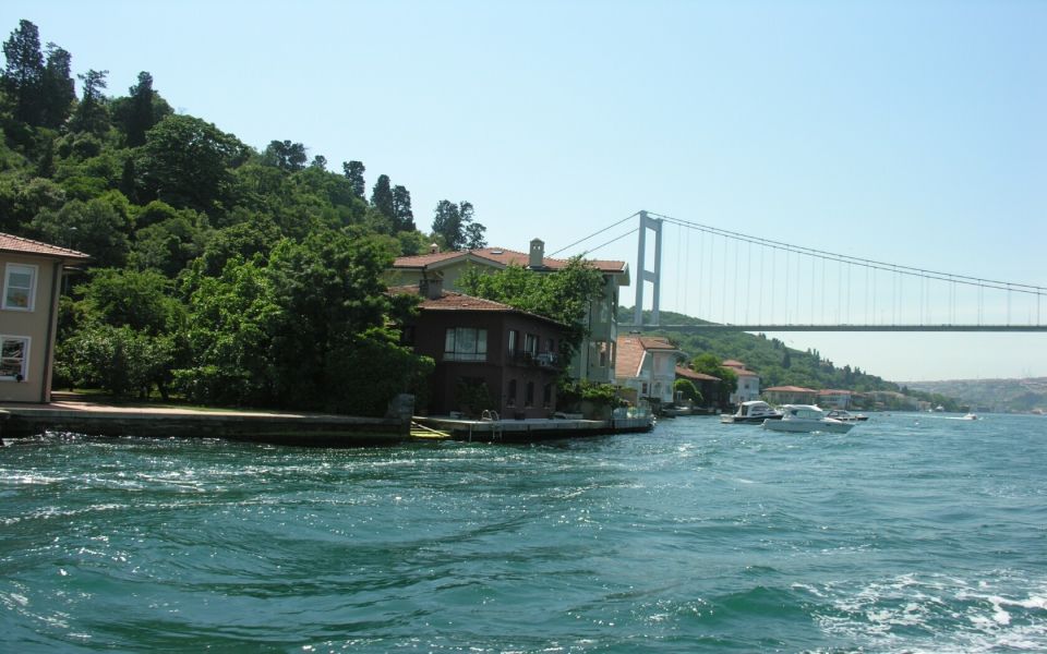 Istanbul: Bosphorus Sightseeing Boat Tour With Guide - Customer Reviews