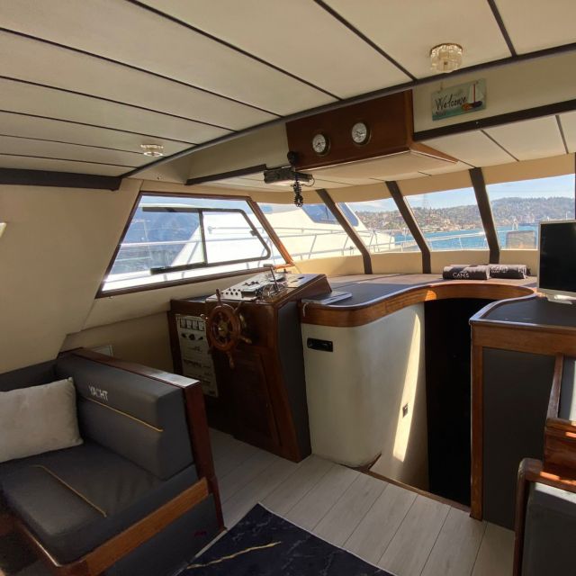 İstanbul: Private Bosphorus Tour On Luxury Yacht Eco#4 - Common questions