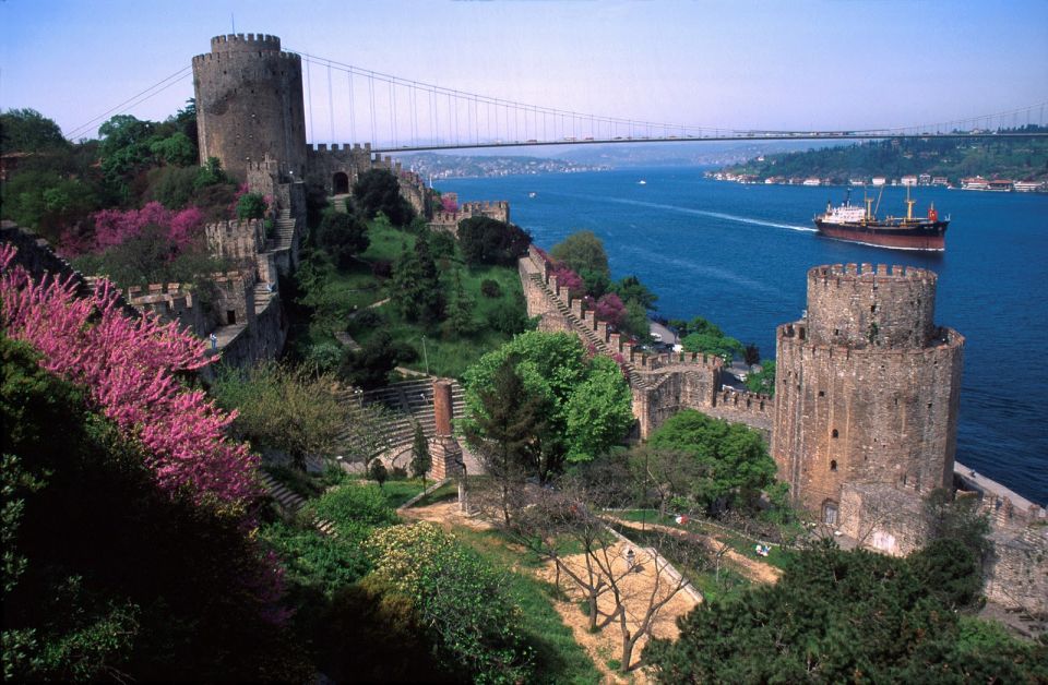 Istanbul: Tour of Garipce Village, Rumeli Fortress and Balat - Experience Highlights