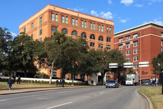 JFK Assassination and Museum Tour With Lee Harvey Oswald Rooming House - Guide and Tour Experience