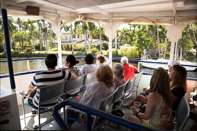 Jungle Queen Riverboat 90-Minute Narrated Sightseeing Cruise in Fort Lauderdale - Onboard Amenities