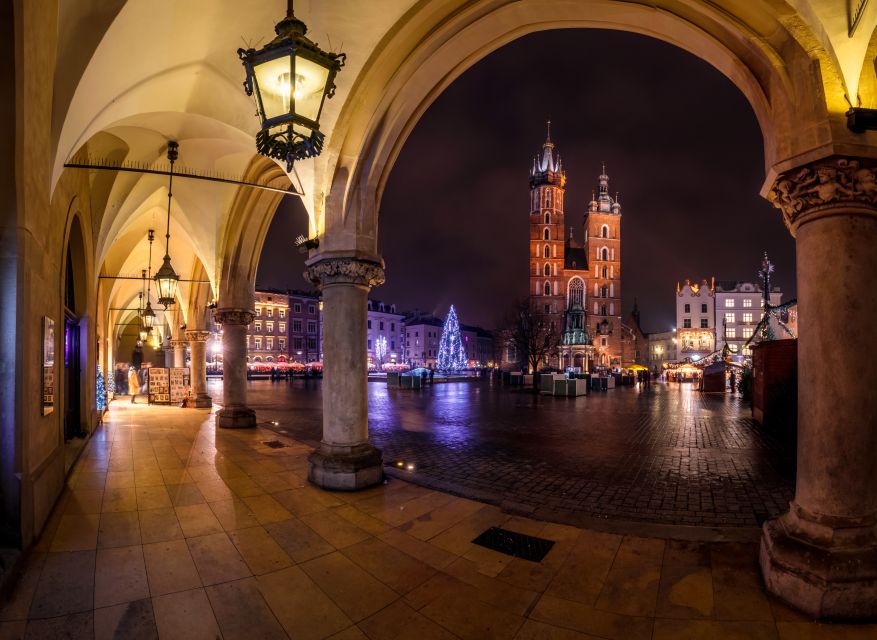 Krakow: Evening Walking Tour With Spooky Stories - Visiting Historical Landmarks