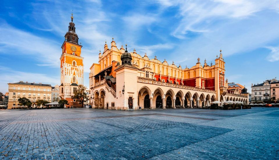 Krakow: Private Exclusive History Tour With a Local Expert - Meeting Point and Itinerary Flexibility