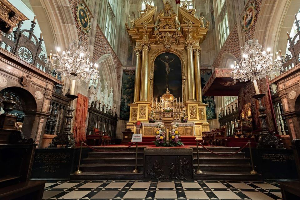 Krakow: Royal Cathedral and Bourgeois Basilica Guided Tour - Tour Highlights