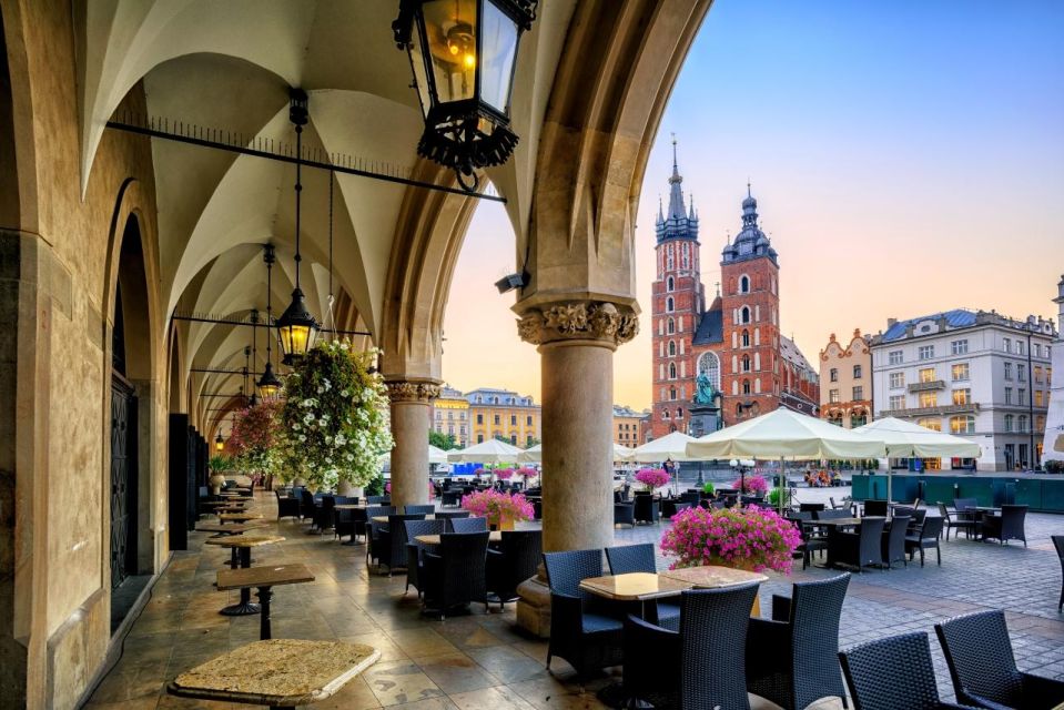 Krakow: St. Mary's Church and Rynek Underground Museum Tour - Architectural Marvels