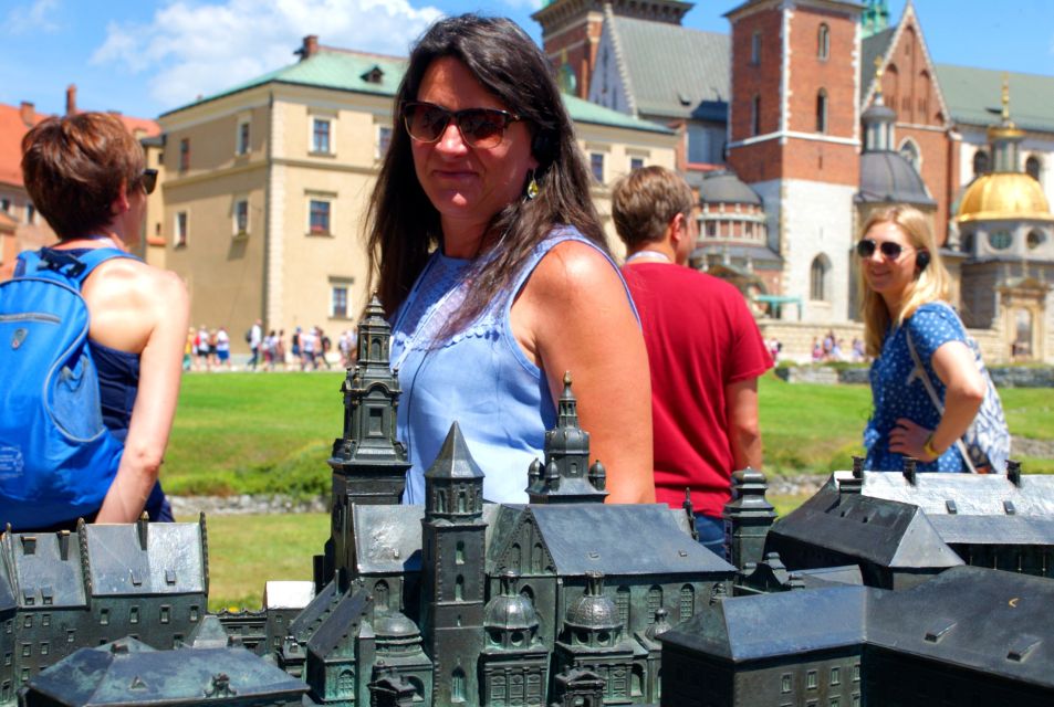 Krakow: Wawel Castle Guided Tour With Entry Tickets - Tour Inclusions