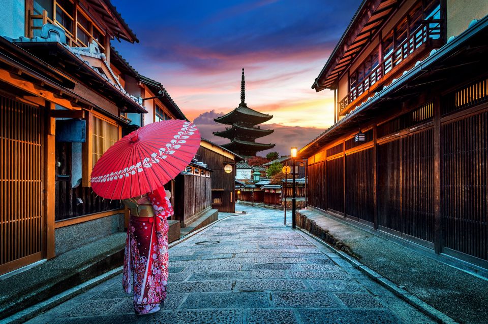 Kyoto: Gion District Guided Walking Tour at Night With Snack - Customer Reviews and Recommendations