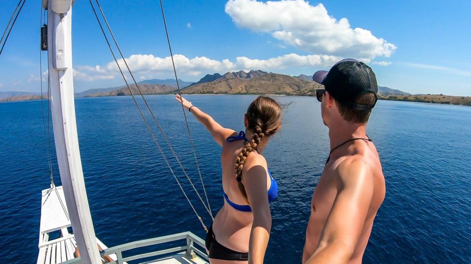 Labuan Bajo: Swim and Snorkel Komodo Island Trip With Lunch - Tour Description
