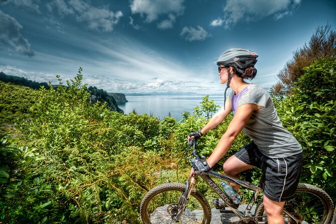 Lake Taupo - Maori Rock Carvings Package (Mountain Biking & Kayaking) - Participant Guidelines and Requirements