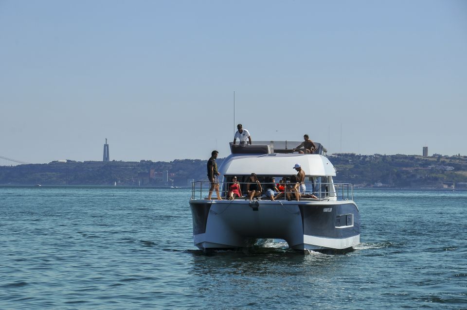 Lisbon 2-Hour Private Tour by Power Catamaran 18 People - Inclusions