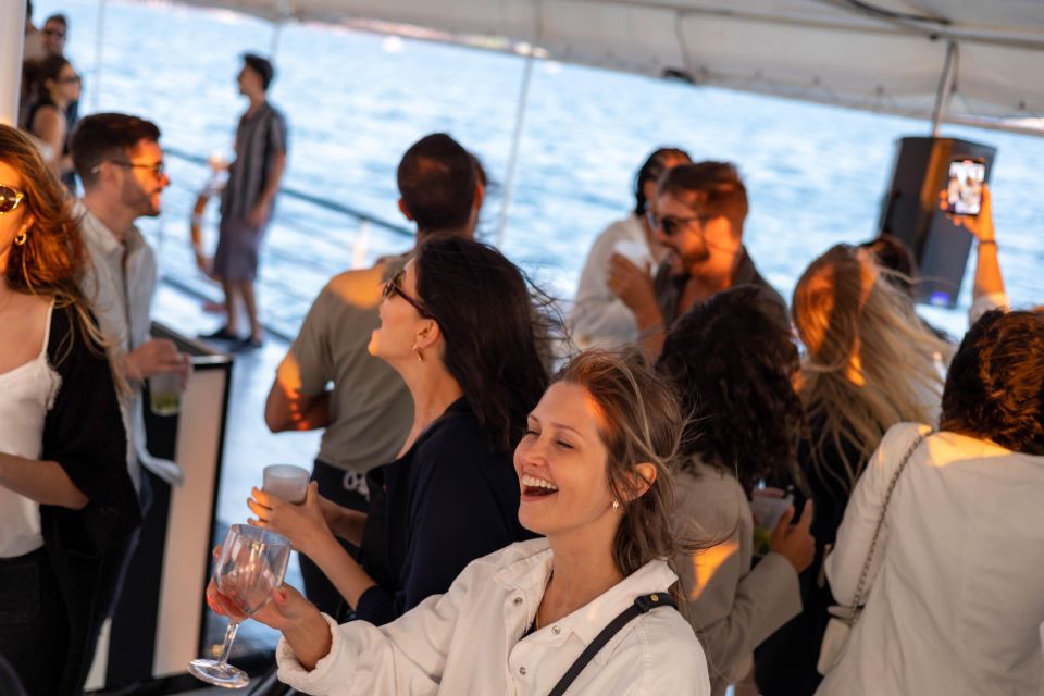 Lisbon: Catamaran Boat Party With Music, Open Bar & Swimming - Booking Process