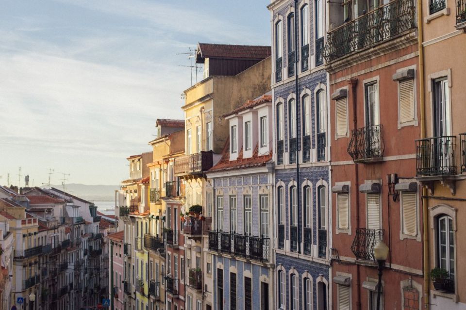 Lisbon: City Sightseeing Half-Day Private Tuk Tuk Tour - Tour Logistics