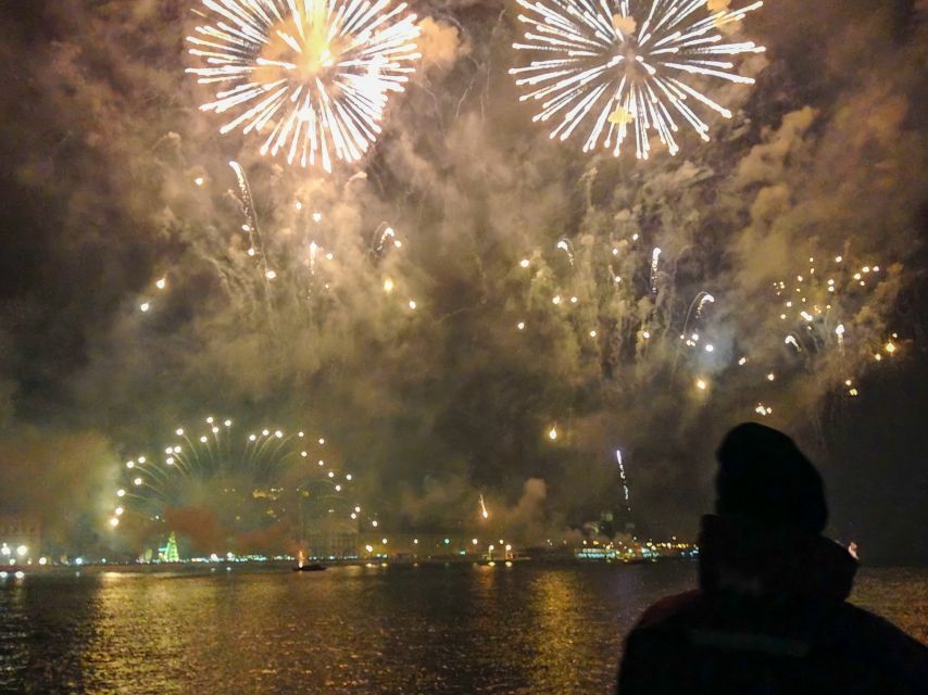 Lisbon: New Year's Eve Fireworks Tagus River Sailing Cruise - Highlights