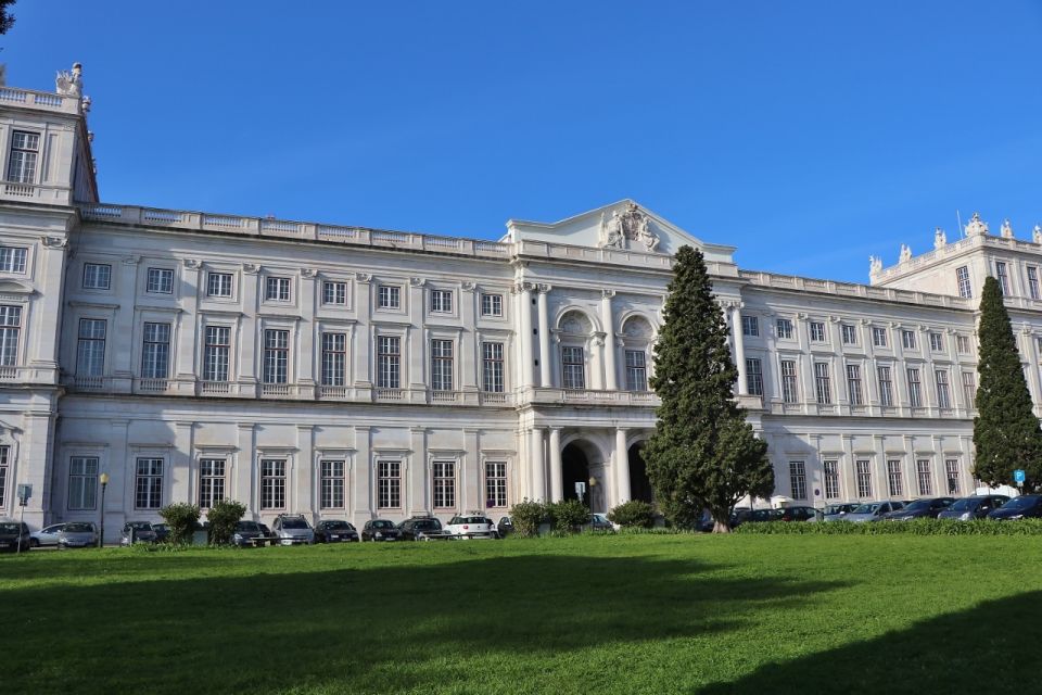 Lisbon: Private Historical Tour to Queluz and Ajuda Palaces - Queluz Palace Highlights