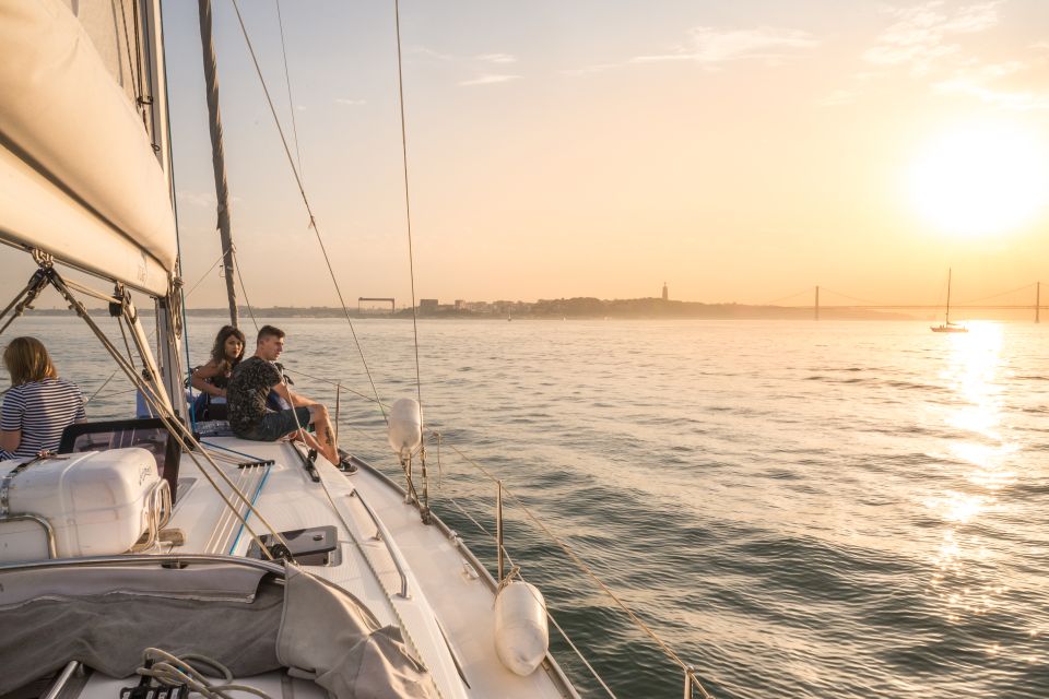 Lisbon: Private Sunset Cruise on the Tagus River With Drink - Review Summary