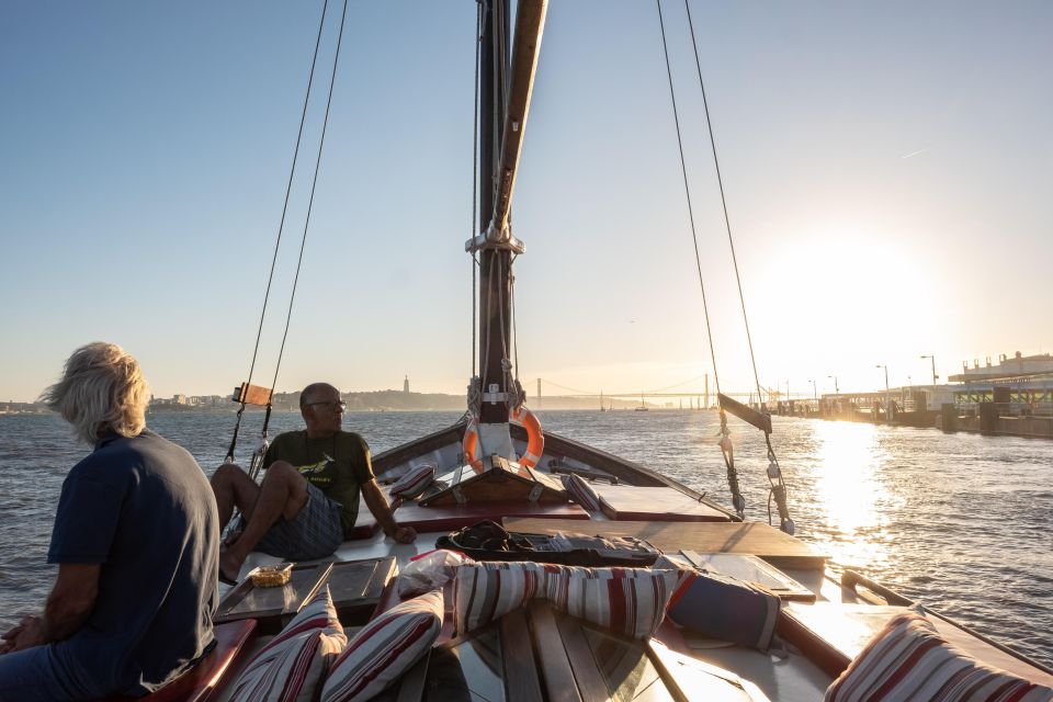 Lisbon: Private Sunset Tour Aboard a 1949 Traditional Boat - Itinerary