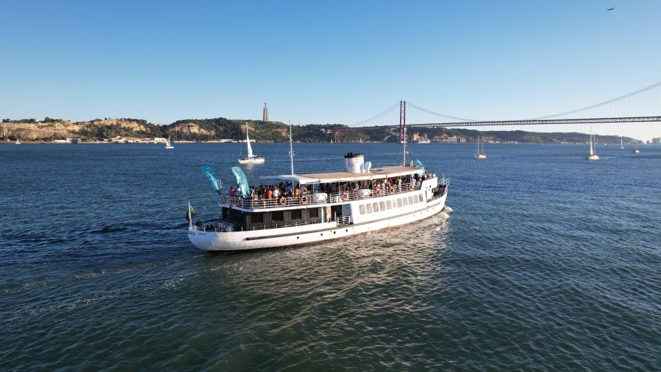 Lisbon: Sunset Boat Tour With Music and Drinks - Full Description