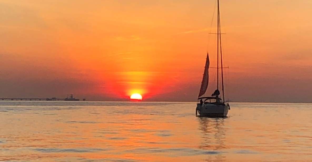 Lisbon: Sunset Cruise - Sunset Views and Refreshments