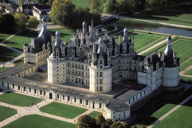 Loire Castles : Cheverny, Chenonceau, Chambord Guided Tour From Paris - Booking Information and Details