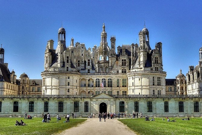 Loire Valley Trip From Paris With Private Local Guide & Private Transportation - Pricing Details