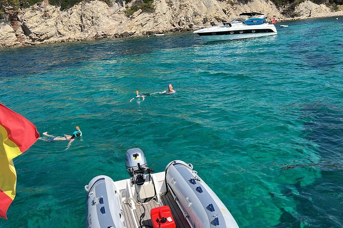 Luxury Catamaran Tour With Fresh Tapas Openbar Max 10-12 Person - Service Crew Details