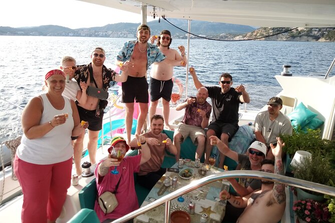 Mallorca Catamaran Small Group Cruise With Tapas - Customer Satisfaction and Recommendations