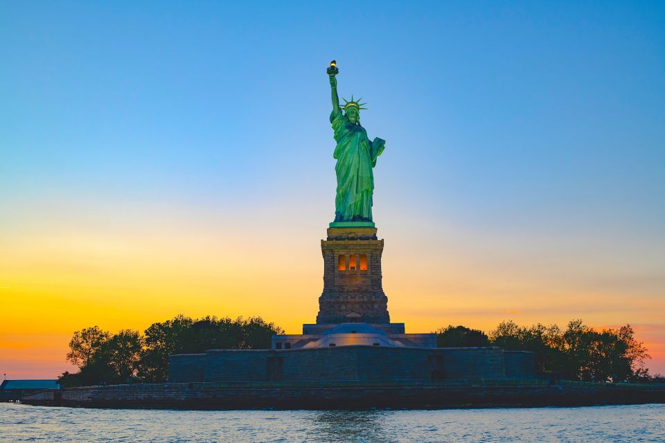 Manhattan: Private Sailing Yacht Cruise to Statue of Liberty - Full Experience Description