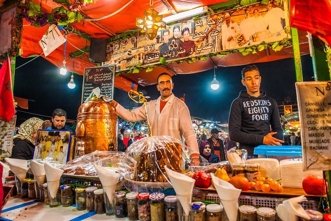 Marrakech Food and Djemaa El Fna Market Tour With Dinnner - Engaging Tour Guides