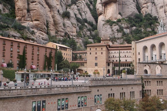 Montserrat Private Tour W/ Official Guide Hotel or Port Pick up - Traveler Reviews Analysis