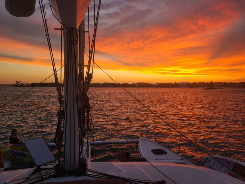 Nassau: Gourmet Dinner & Sunset Cruise on Luxury Catamaran - Activity Features