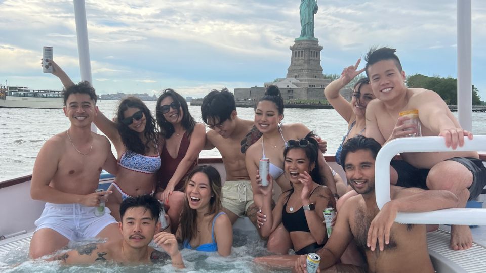 New York: NYC Hot Tub Boat Tour - Inclusions