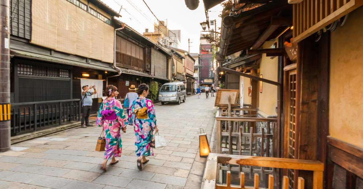 Night Walk in Gion: Kyoto's Geisha District - Just The Basics