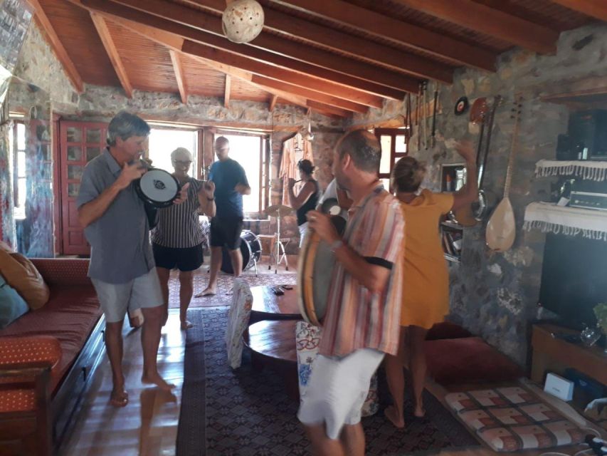 Olive Tasting & Rustic Lunch in Country Home With Live Music - Live Music Entertainment