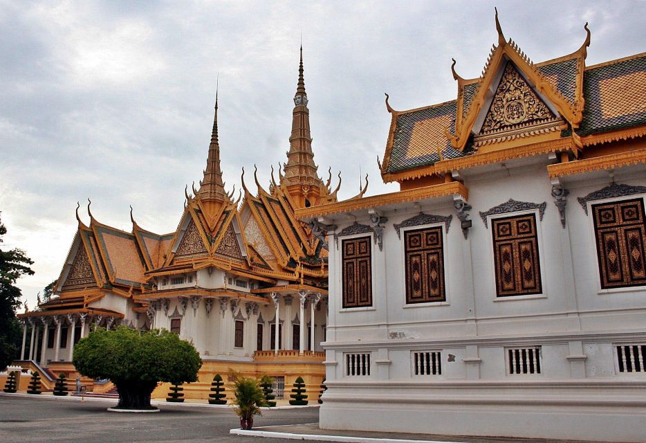 One Day Private Guide Tour History in Phnom Penh - Memorial Sites