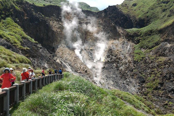 One-day Yangmingshan NP Beitou Hot Spring Park and Tamsui Tour Package - Booking and Cancellation Policy