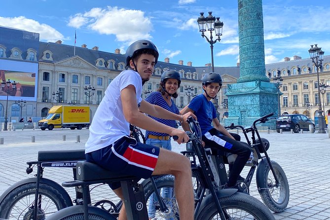 Paris Sightseeing Family Friendly Guided Electric Bike Tour - Guide Interaction and Customer Service