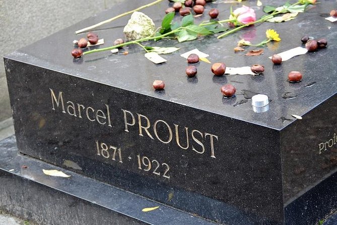 Pere Lachaise Cemetery Walking Tour in Paris - Notable Graves