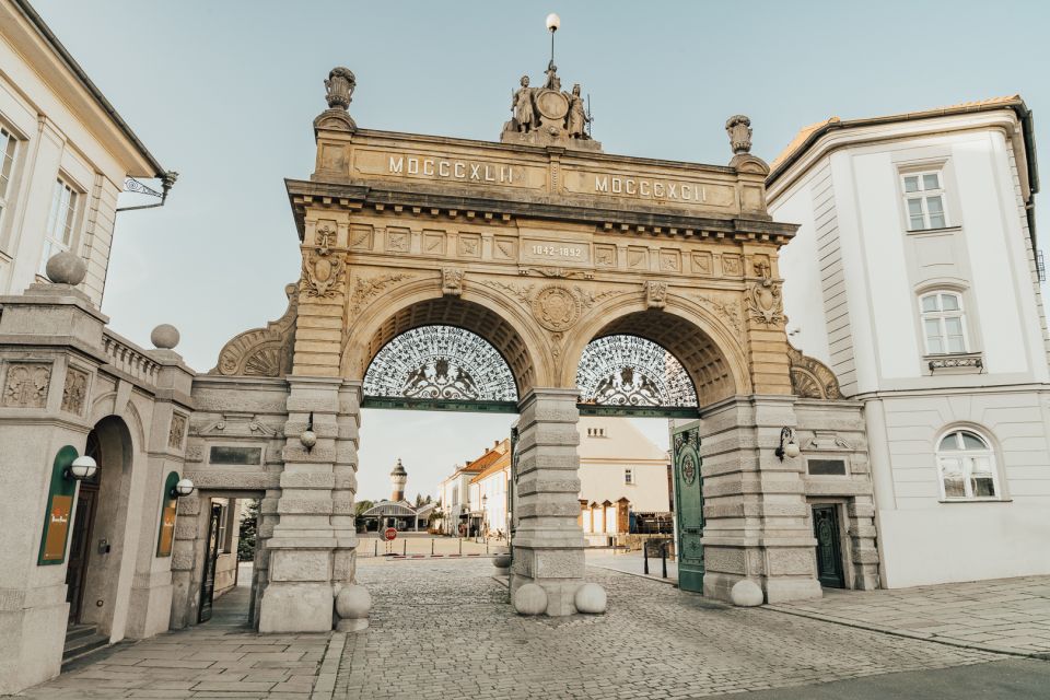 Pilsen: Pilsner Urquell Brewery Tour With Beer Tasting - Visitor Experience