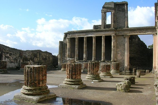 Pompeii Small Group Tour With an Archaeologist - Guide Expertise