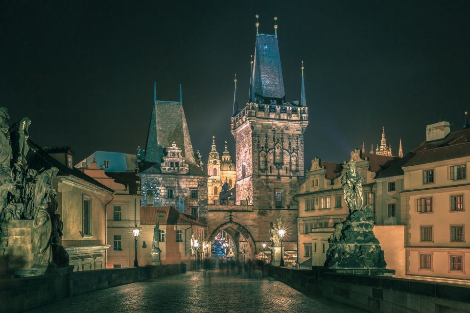 Prague: Christmas Market Magic With a Local - Culinary Delights and Festive Drinks