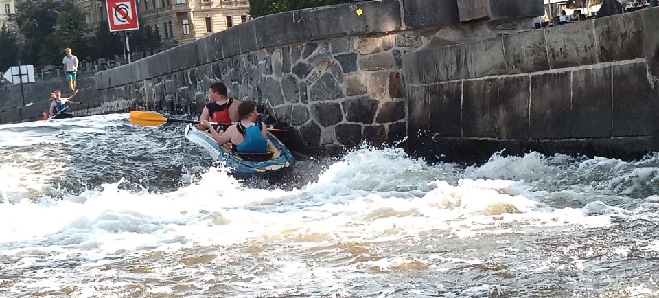 Prague: City Center Canoe Tour - Inclusions